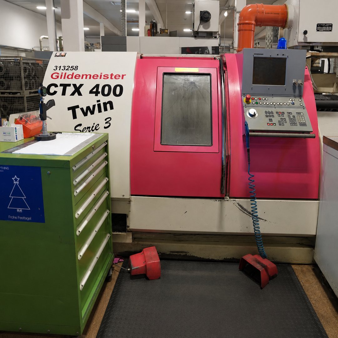 Gildemeister CTX 400Twin mit angetriebenen Werkzeugen und Übergabespindel